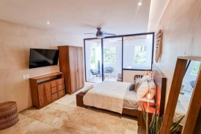 S102 Nadide Luxury PRIVATE JACUZZI STUDIO with a jungle view